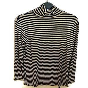 𝅺c & C California NWOT Size L women’s top